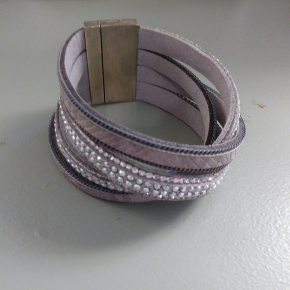 Bracelets - Picture 9 of 12